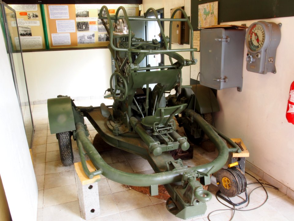 Fort de Fermont and its museum - AAA gun inside the museum