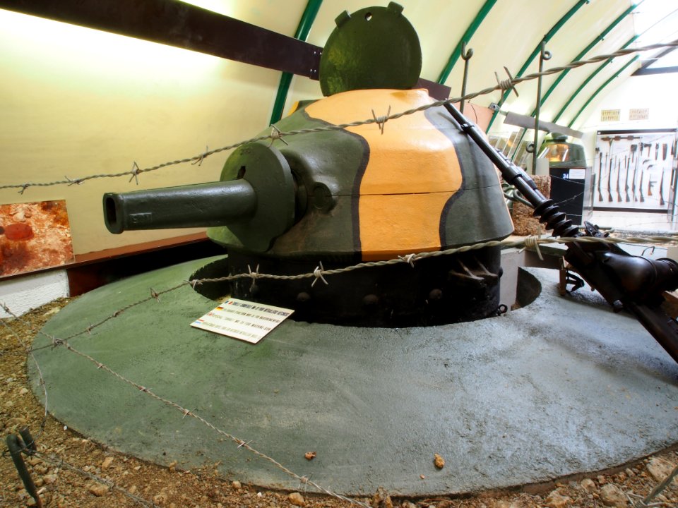 Fort de Fermont and its museum - Demontable Mle35 turret for Hotchkiss machine gun pic2