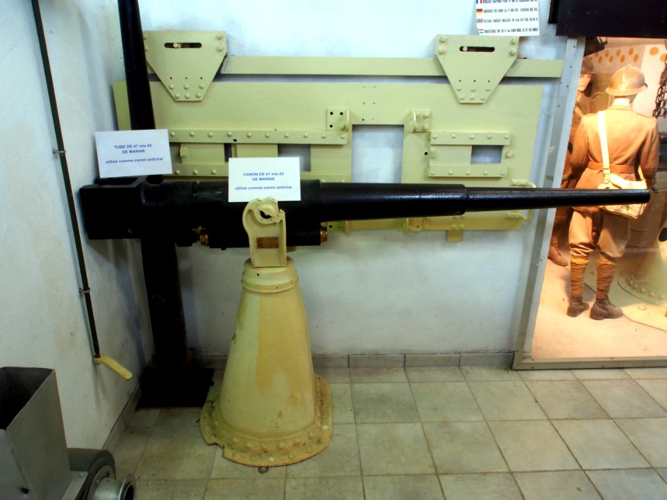 Fort de Fermont and its museum - Ouvrage Fermont DE47 mle 85 navy cannon used as anti tank gun