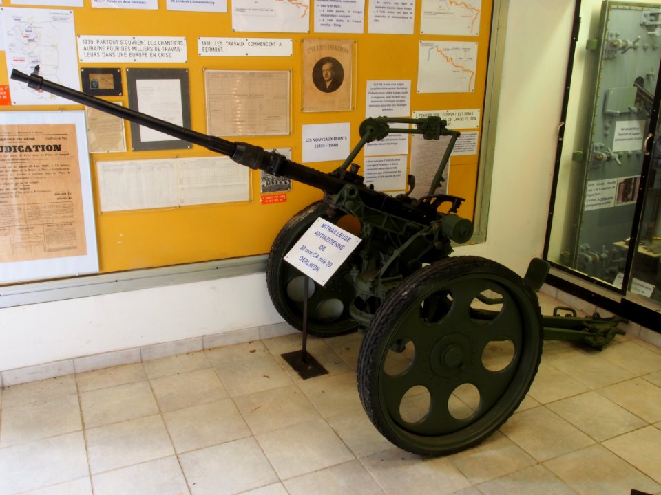 Fort de Fermont and its museum - Oerlikon CA mle 39 AAA machine gun pic2