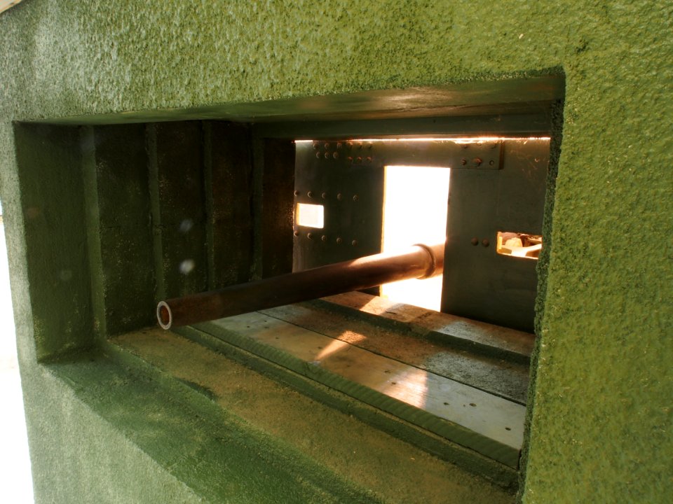 Fort de Fermont and its museum - Mobile cannon inside a kazemat pic2