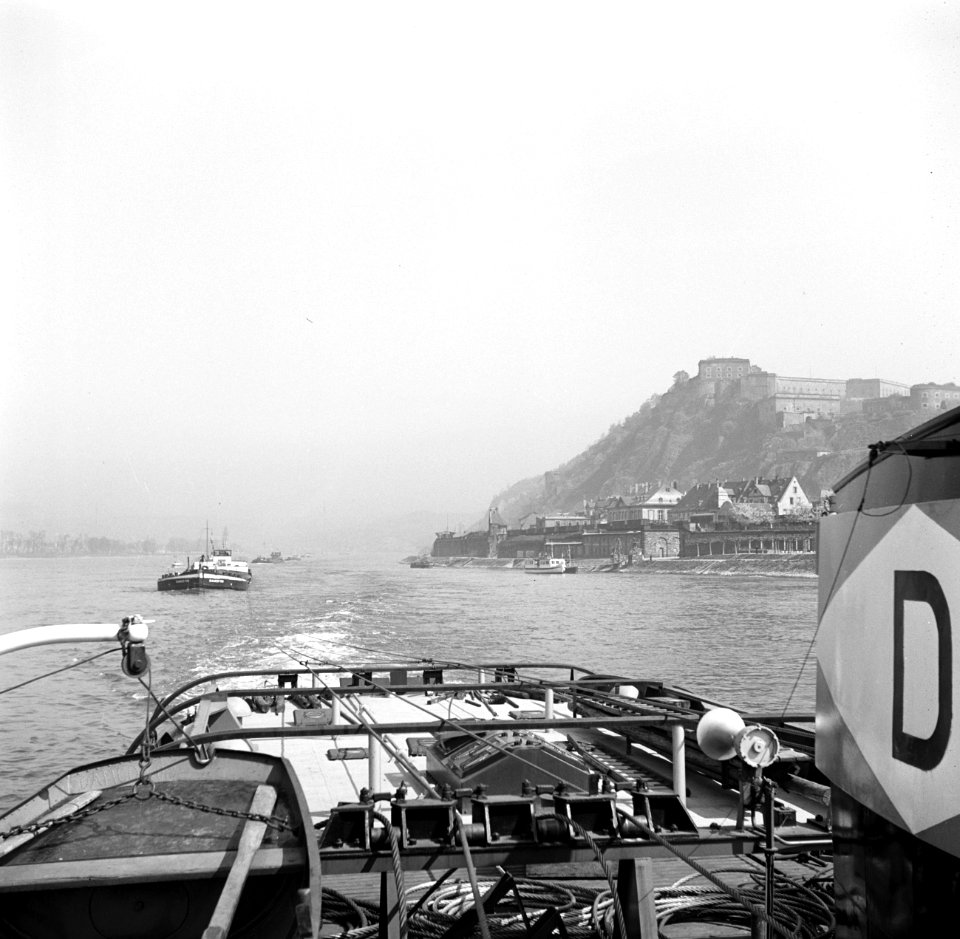 Fort Ehrenbreitstein bij Koblenz, gezien vanaf de Damco 9, Bestanddeelnr 254-1083