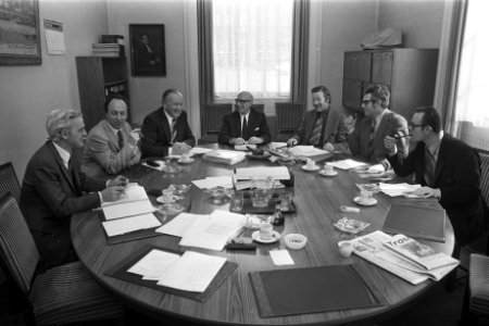 Fractievergadering CHU, Van der Mei , Wisselink, Kruisin Tilanus, Tolman en Van , Bestanddeelnr 926-3667
