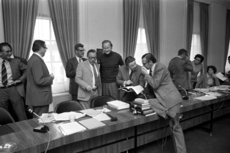 Fractie KVP vergadert, Van Zeil , Kleisterlee, Andriesse Hermers en Notenboom na, Bestanddeelnr 925-9397
