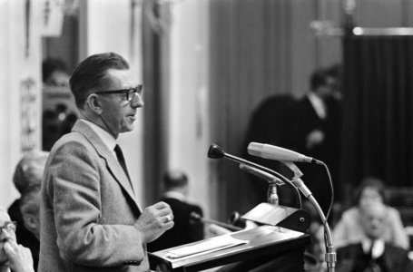 Fractievoorzitter van de Boerenparij dhr. H. Hendrik Koekoek aan het woord, Bestanddeelnr 919-6738