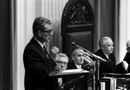 Fractievoorzitter Bakker van de CPN aan het woord, Bestanddeelnr 918-4300