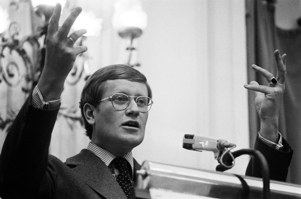 Fractieleider Wiegel (VVD) aan het woord, Bestanddeelnr 928-8257
