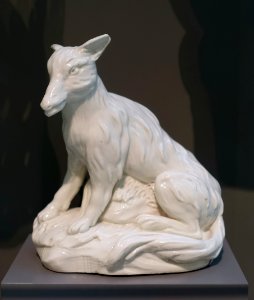 Fox, Saint-Cloud Porcelain Factory, c. 1740-1750, soft-paste porcelain - Wadsworth Atheneum - Hartford, CT - DSC05405