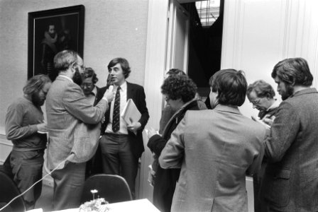 Fractieleiders Lubbers (CDA) (l) en Nijpels (VVD) in gesprek met journalisten na, Bestanddeelnr 932-3775
