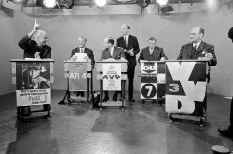 Fractie-voorzitters vijf grote partijen in Avros Televizier drs. Nederhorst, B. , Bestanddeelnr 918-9477