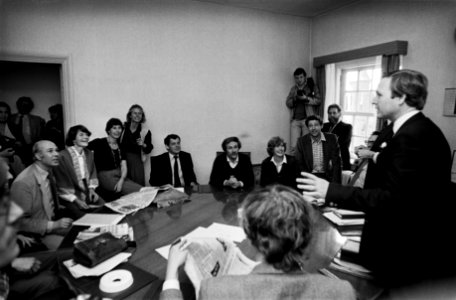 Fractieberaad van de partijen in Den Haag na de Tweede Kamerverkiezingen Terlo…, Bestanddeelnr 931-5126