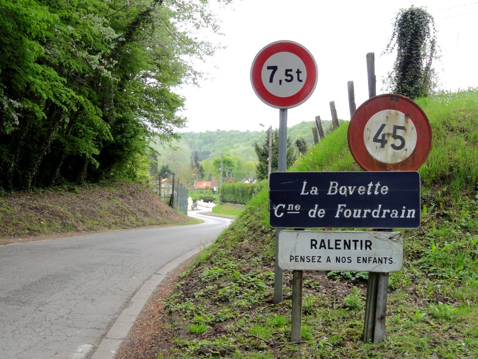 Fourdrain (Aisne) city limit sign hameau de La Bovette