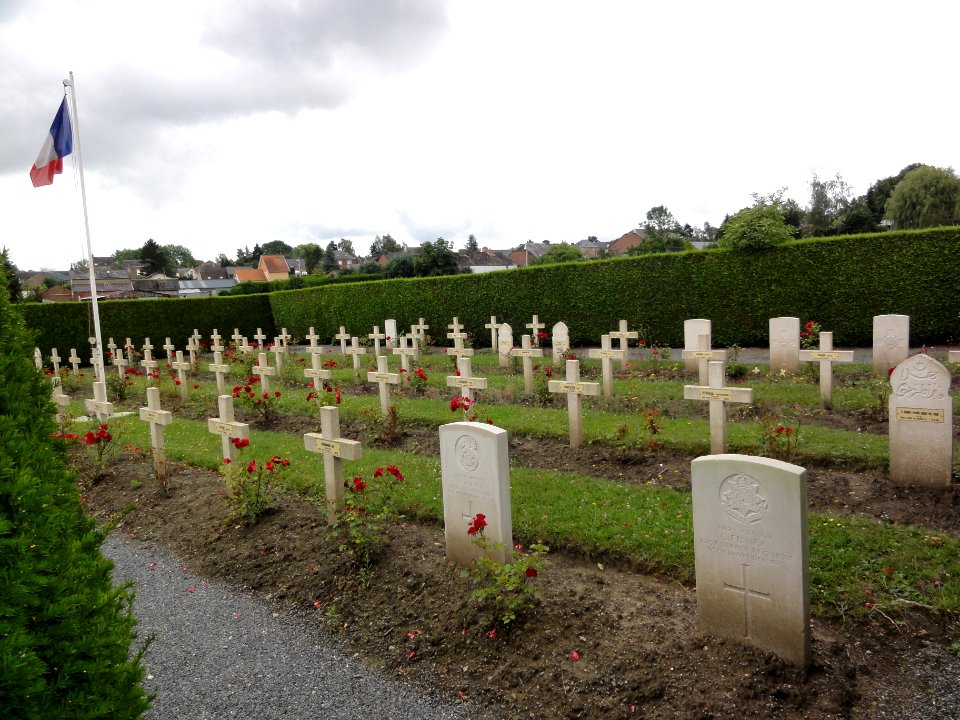 Fourmies (Nord, Fr) extension cimetière communal tombes CWGC