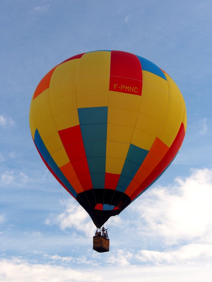 F-PMNC hot air balloon take-off at Metz, France, pic1
