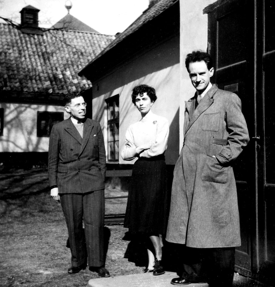 Fr.v. Doktor Schwabacher, fru Saether, lektor Roos. Stockholm. Sverige - SMVK - C09180