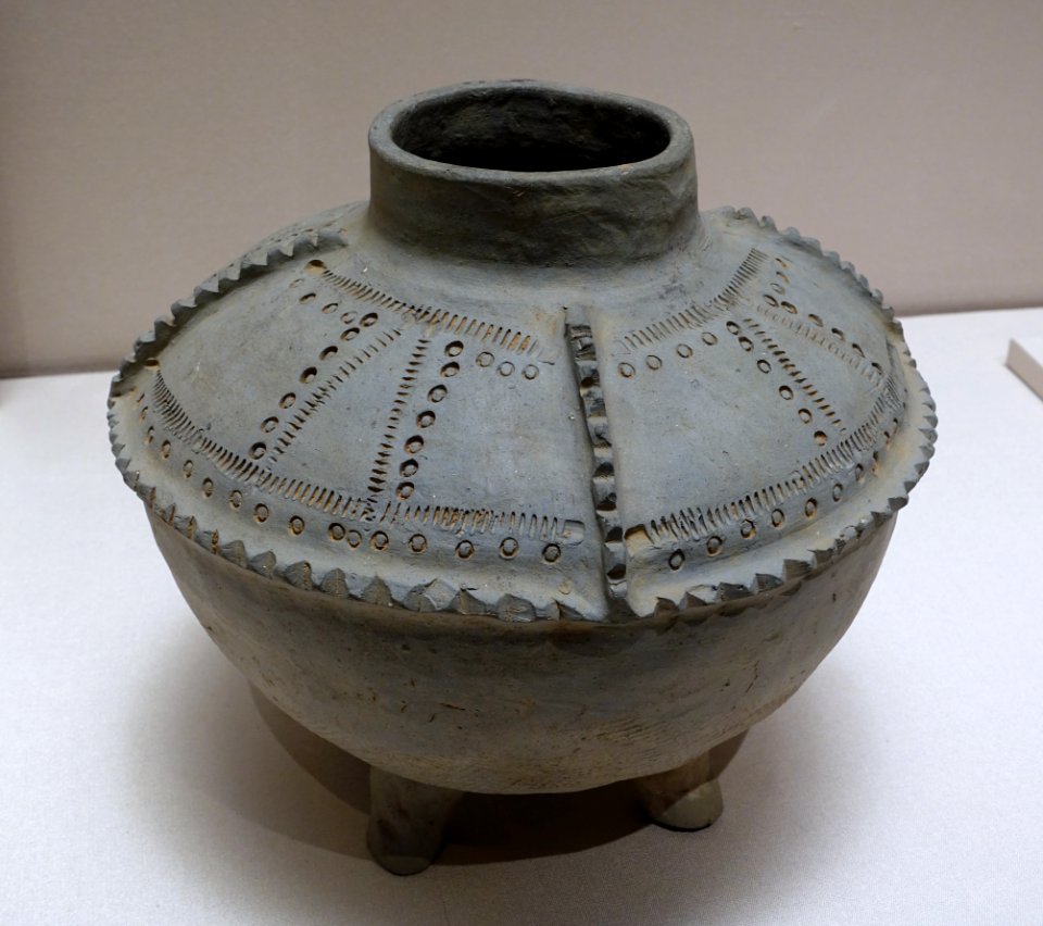 Four-legged jar, attributed to Buyeo, Korea, Three Kingdoms period (Baekje), 500s AD, ceramic - Tokyo National Museum - Tokyo, Japan - DSC08155