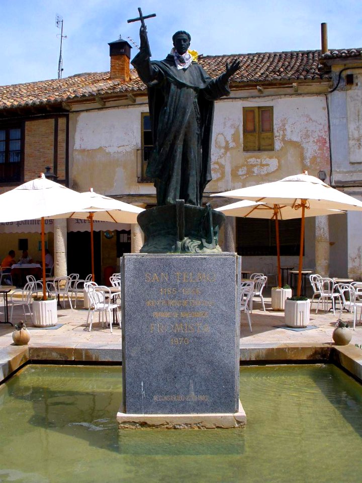 Frómista - Fuente-Monumento a San Telmo 1