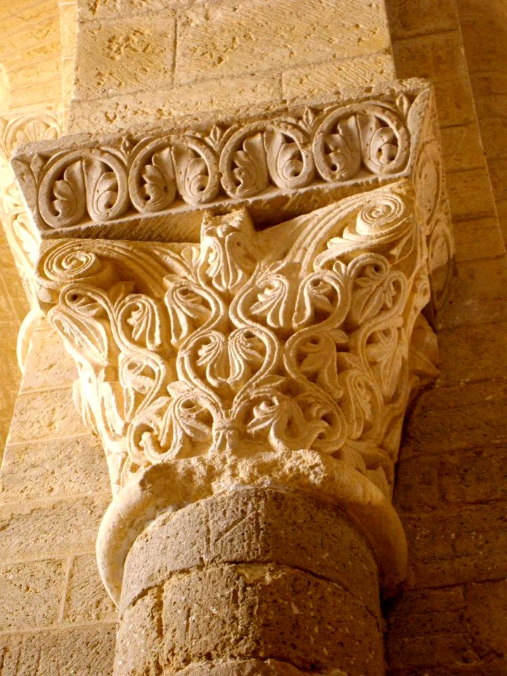 Frómista - Capitel románico en la Iglesia de San Martín 01