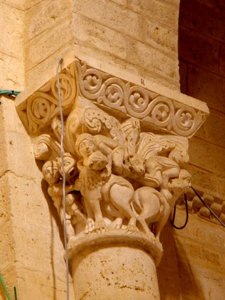 Frómista - Capitel románico en la Iglesia de San Martín 10