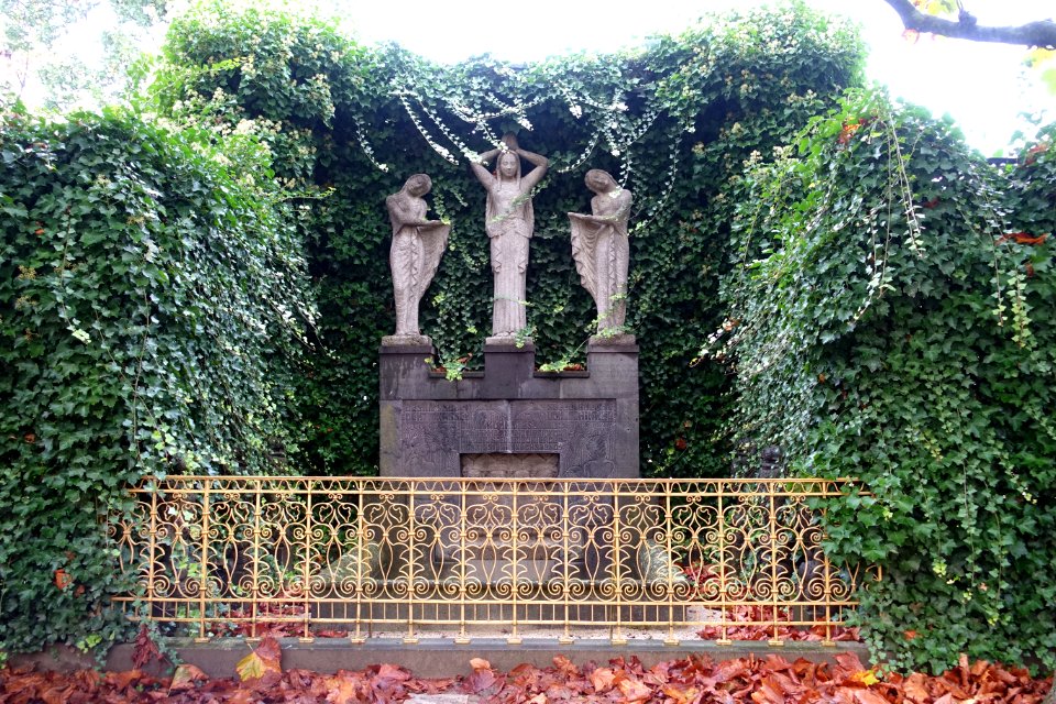 Fountain group - Platanenhain - Mathildenhöhe - Darmstadt, Germany - DSC01566