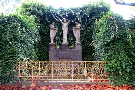 Fountain group - Platanenhain - Mathildenhöhe - Darmstadt, Germany - DSC01566