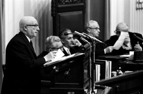 Fractievoorzitter van de SGP Van Dis aan het woord, Bestanddeelnr 918-4291