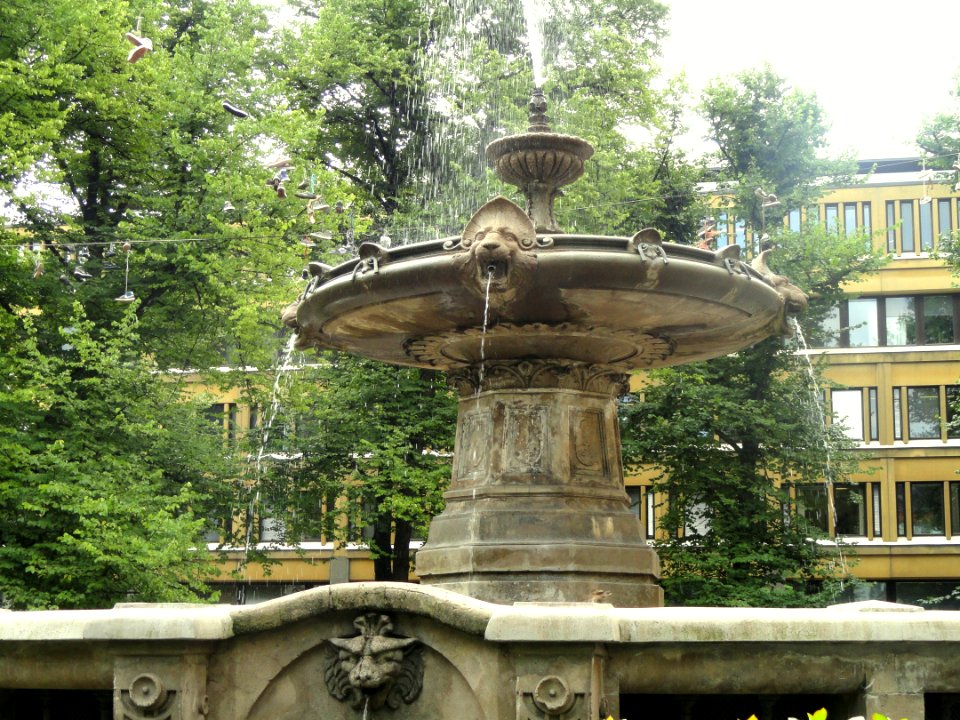Fountain at the House of the Estates, Helsinki - DSC05347