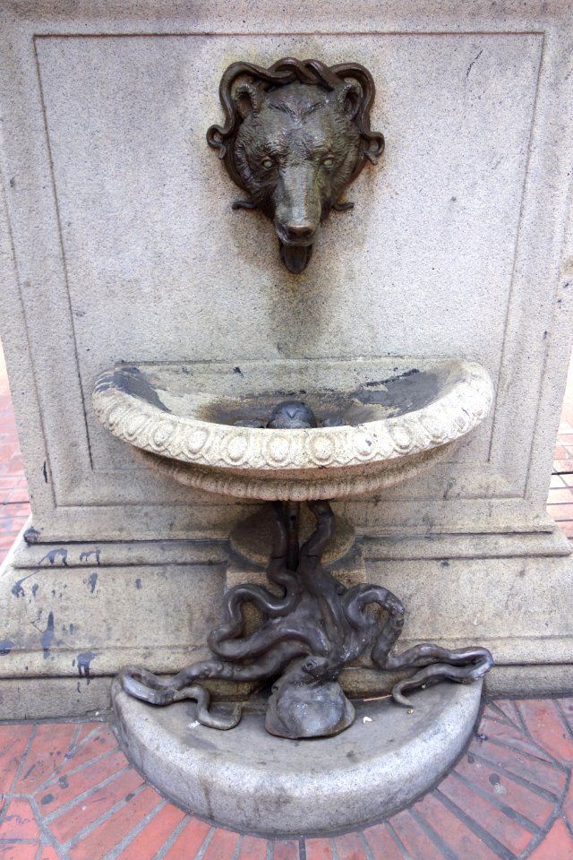 Fountain with bear and octopus - Admission Day Monument - San Francisco - DSC03525