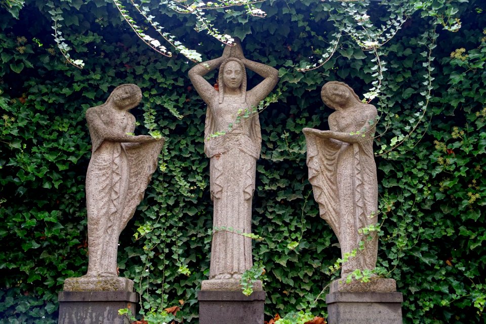 Fountain group - Platanenhain - Mathildenhöhe - Darmstadt, Germany - DSC01575