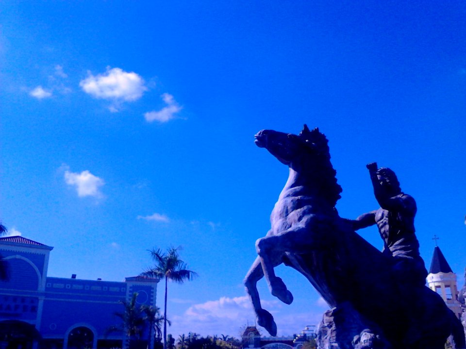 Fountain at Xevera, Mabalacat City, Pampanga, Philippines (4)