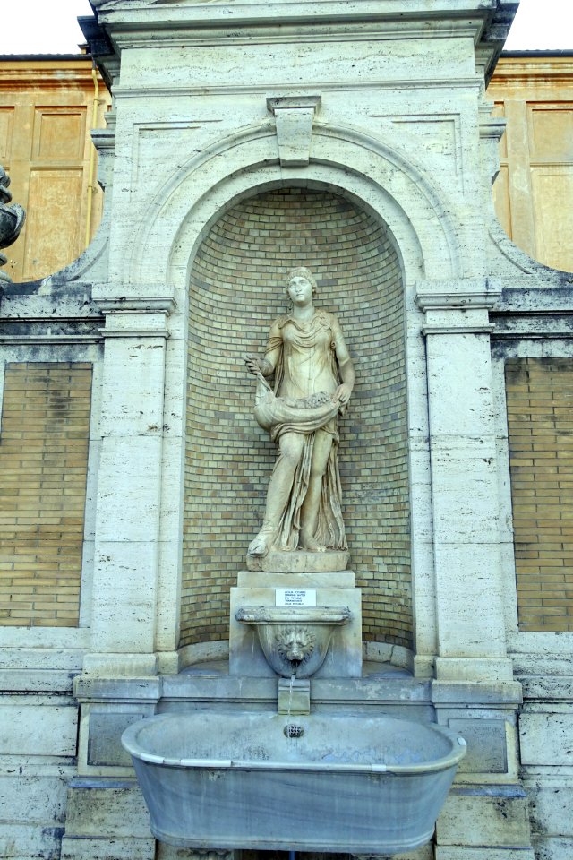Fountain - Vatican Museums - DSC00659