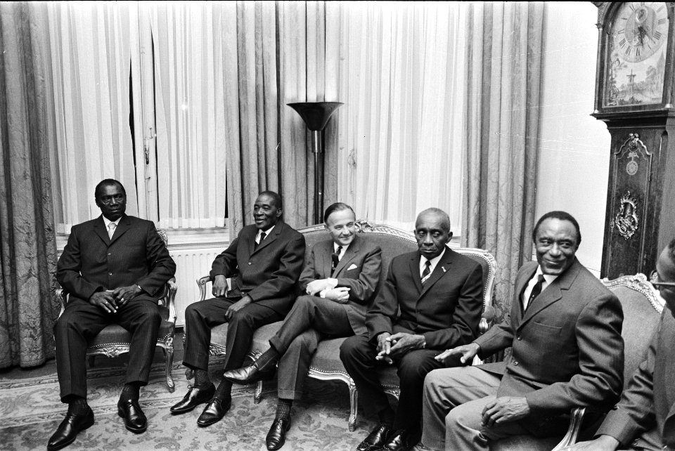 Four Surinamese granman with Prime Minister De Jong