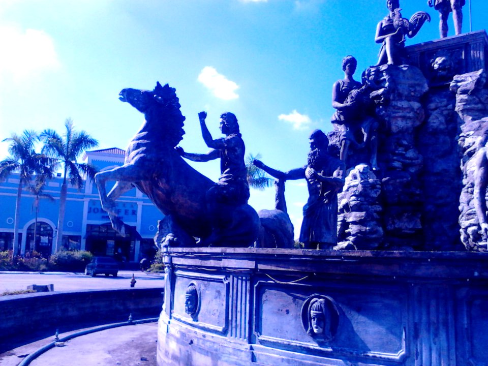 Fountain at Xevera, Mabalacat City, Pampanga, Philippines (11)