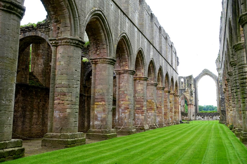 Fountains Abbey - North Yorkshire, England - DSC00611