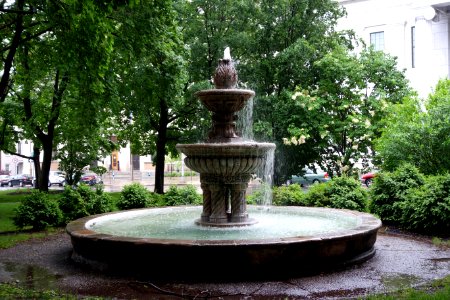 Fountain in Academy Park - Albany, NY - DSC08375