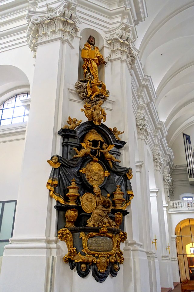 Founder monument with the figure of the evangelist Lukeby Michael Riess, 1695 - Stift Haug - Neumünster - Würzburg, Germany - DSC05252