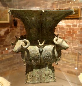 Four Sheep Square Wine Vessel, China, Shang dynasty, 17th to 11th century BC, bronze - Kulenovic Collection - Karlskrona, Sweden - DSC08498