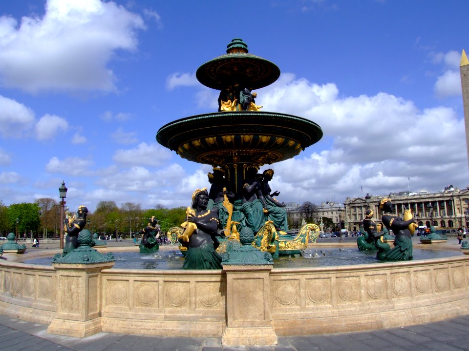 Fountain at Place de la Concorde pic1