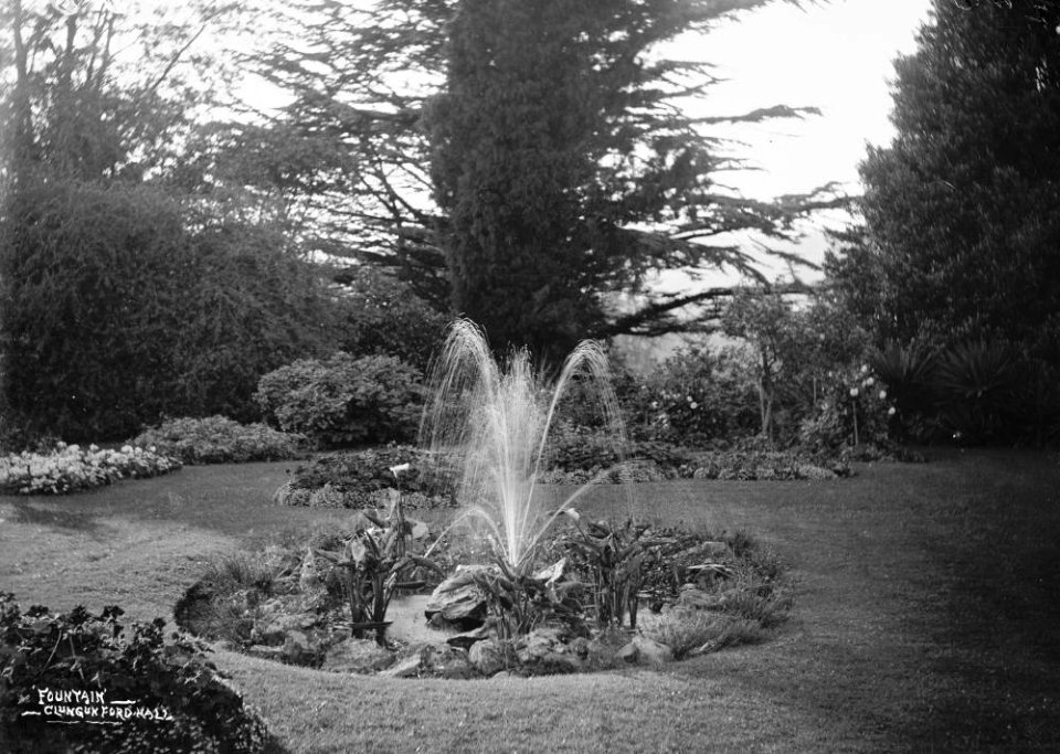 Fountain, Clungunford Hall (1293603)