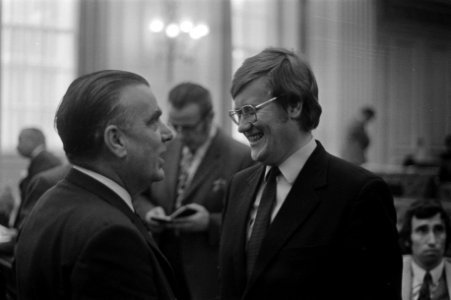 Fractievoorzitters Jan Berger (l) van DS'70 en Hans Wiegel van de VVD, Bestanddeelnr 925-6820