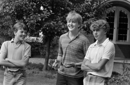 Foto-uurtje Koninklijke familie nr. 11 Willem Alexander (l) en Johan Friso , 12, Bestanddeelnr 933-3715