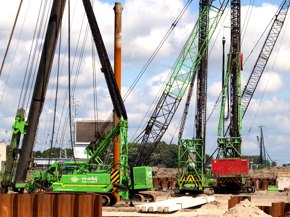 Four havy Hitachi units
