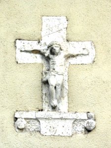 Foug (Meurthe-et-M.) croix relief sur façade de maison