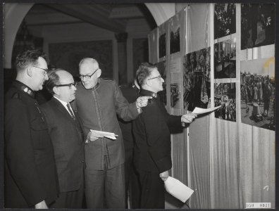 Fototentoonstelling 'Dit is uw Leger' n.a.v. het 75 bestaan en jubileum van het , Bestanddeelnr 050-0031
