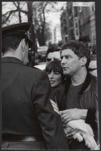 Fototentoonstelling over het oplitieoptreden bij de bouwvakrellen, Bestanddeelnr 094-0605