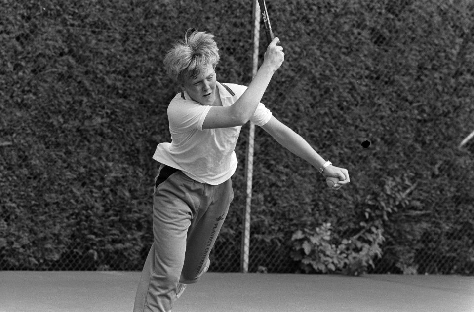 Foto-uurtje Koninklijke familie Prins Willem Alexander in actie tijdens het ten, Bestanddeelnr 933-3707