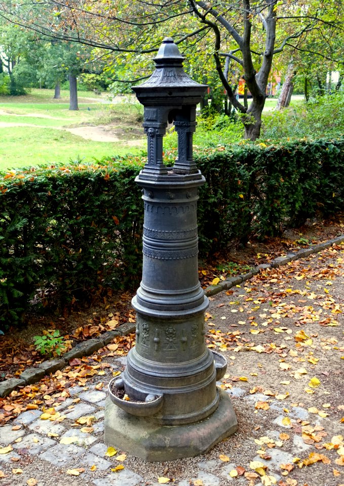 Fountain - Herrngarten, Darmstadt, Germany - DSC09826
