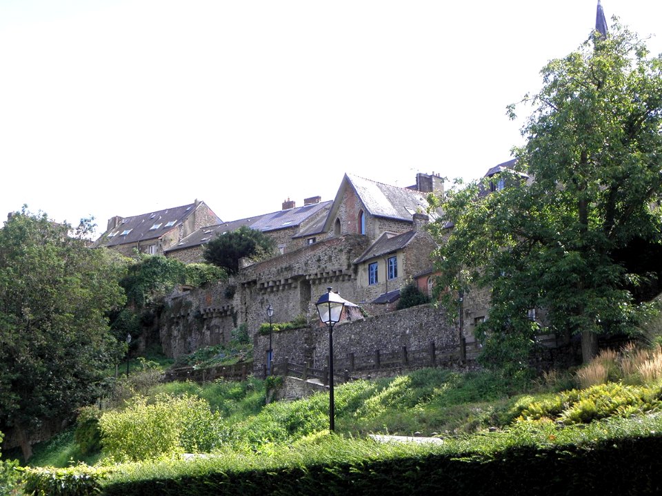 Fougères (35) Remparts nord 01