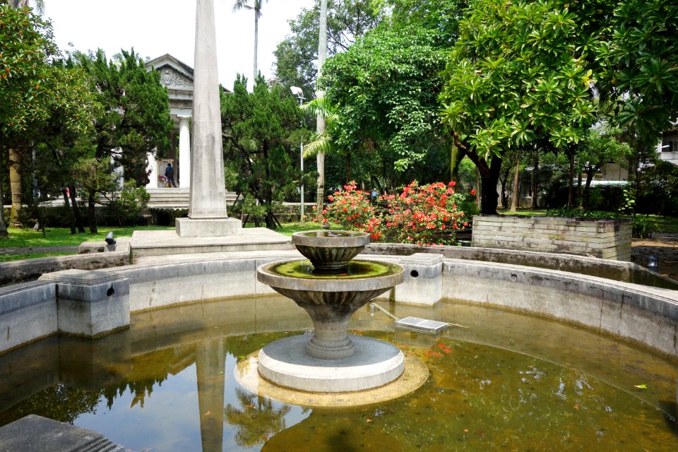 Fountain - Fu Si-nian Memorial Garden - National Taiwan University - DSC01173