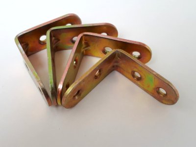 Four bronze angle brackets - 4 x 4 cm - A photo